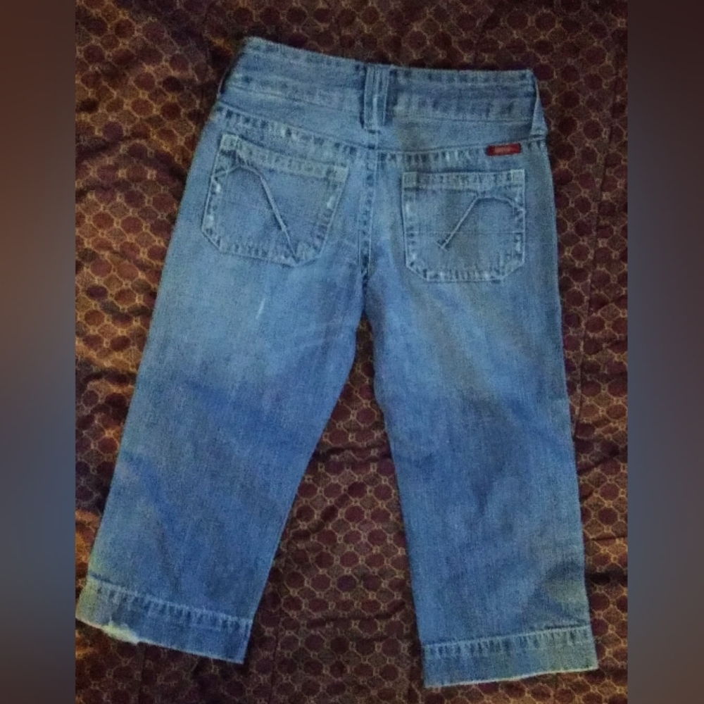Guess Capris - Picture 3 of 4